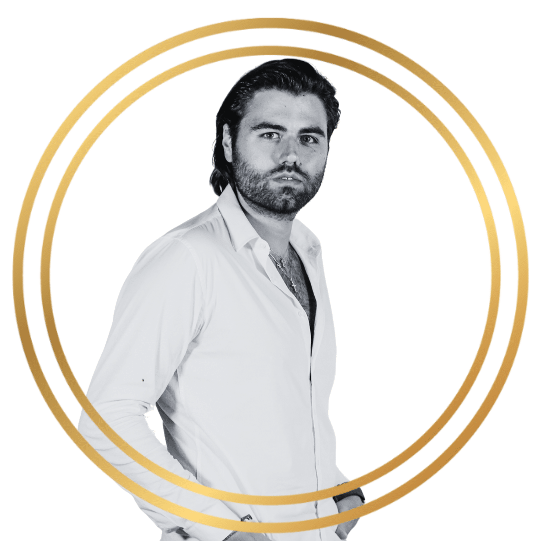 Luca, salon manager di Bross Hair Lounge – stile raffinato e gusto impeccabile, crea esperienze esclusive per ogni cliente con attenzione e cura del dettaglio